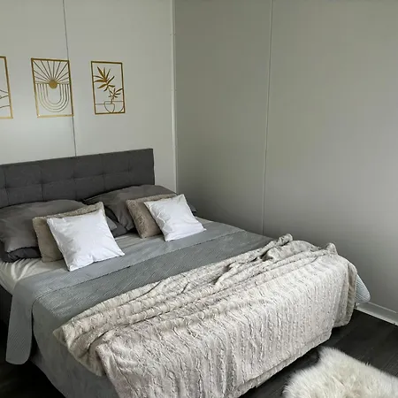 Rishko - View - Private Sauna - Free Parking - 24hr Self Chceck-in 아파트 Holcikovce