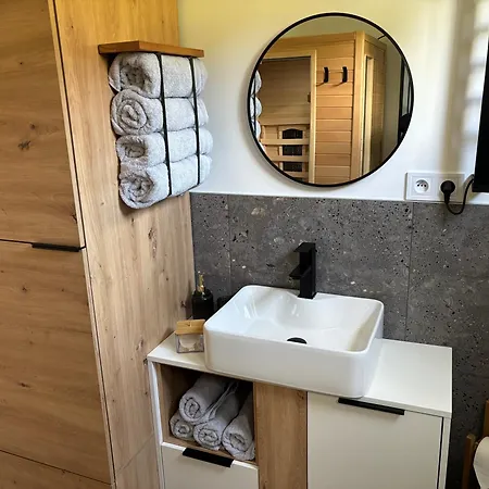 Rishko - View - Private Sauna - Free Parking - 24hr Self Chceck-in *